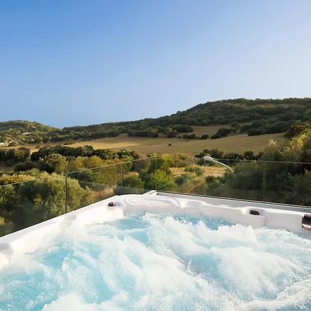 Maradiva Pensión 4*